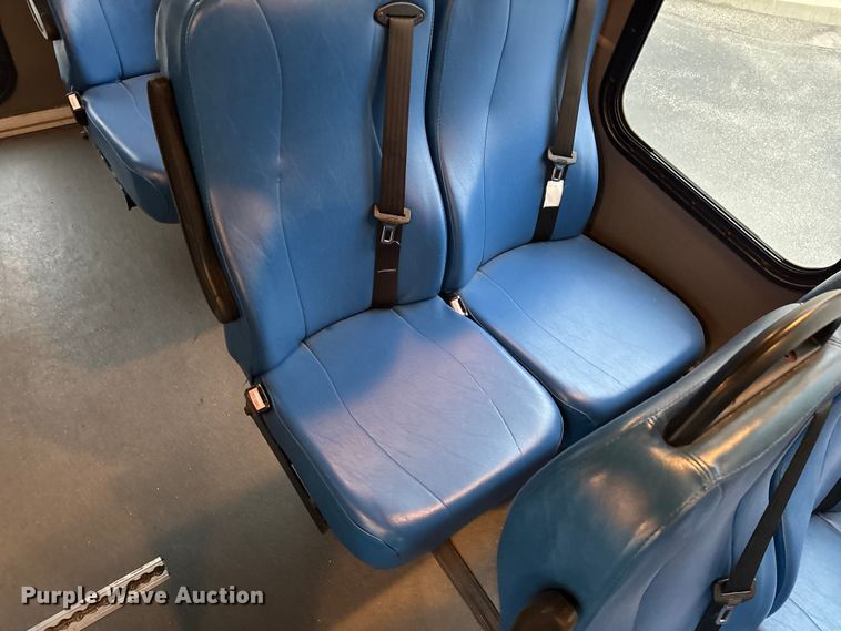 image for item FG0148 2009 Ford E350 Super Duty shuttle bus