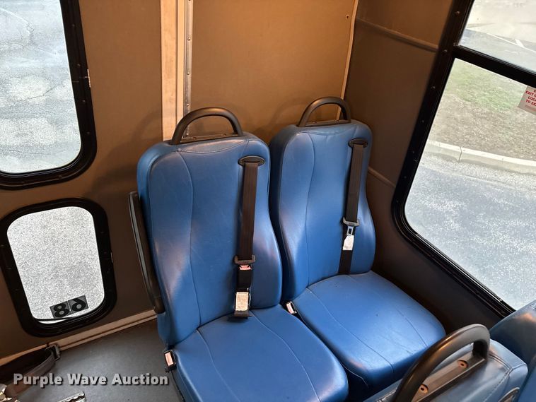 image for item FG0148 2009 Ford E350 Super Duty shuttle bus