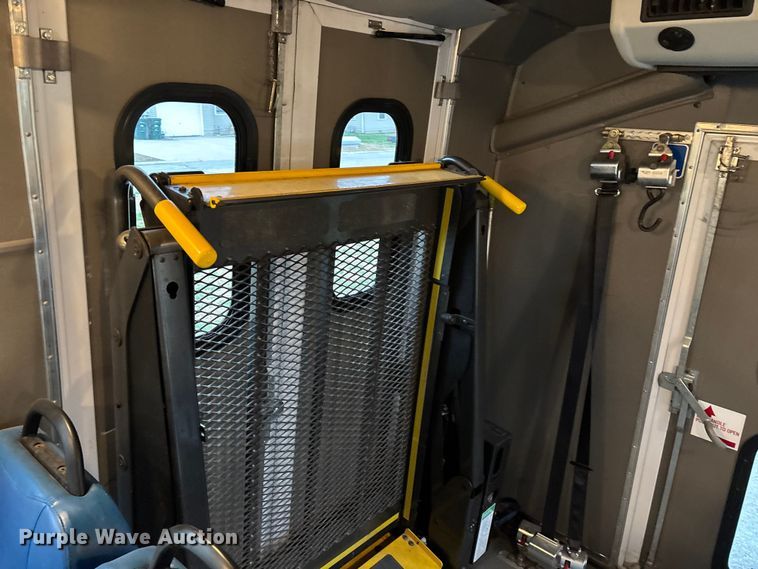 image for item FG0148 2009 Ford E350 Super Duty shuttle bus