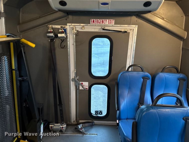 image for item FG0148 2009 Ford E350 Super Duty shuttle bus