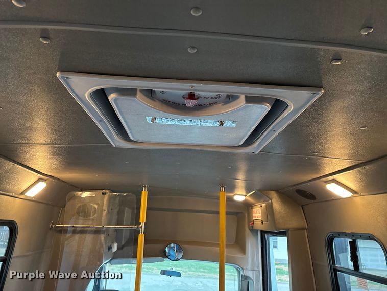 image for item FG0148 2009 Ford E350 Super Duty shuttle bus