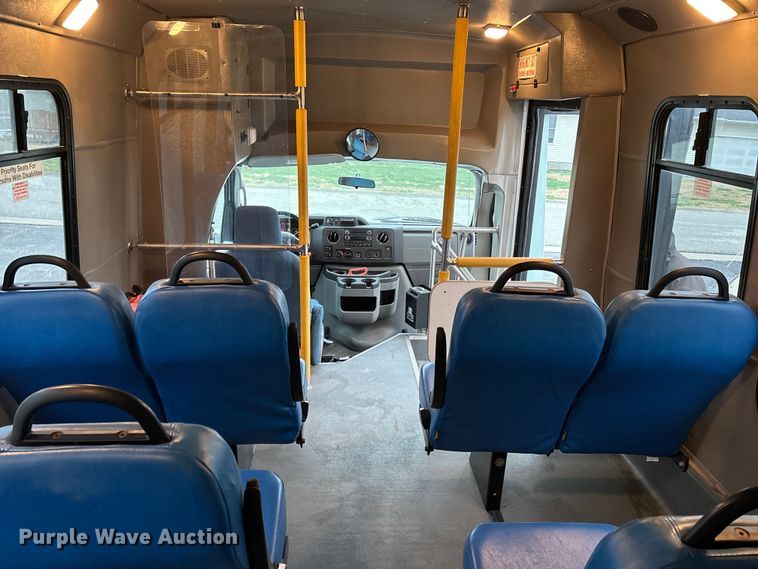 image for item FG0148 2009 Ford E350 Super Duty shuttle bus