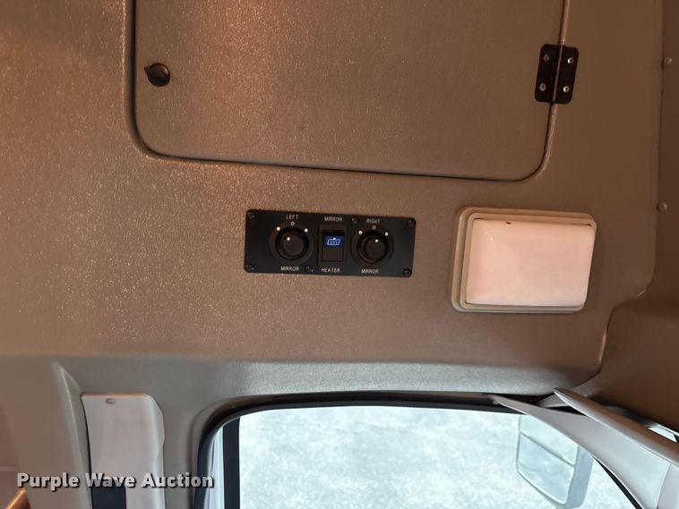 image for item FG0148 2009 Ford E350 Super Duty shuttle bus