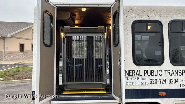 image for item FG0148 2009 Ford E350 Super Duty shuttle bus