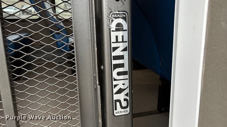 image for item FG0148 2009 Ford E350 Super Duty shuttle bus