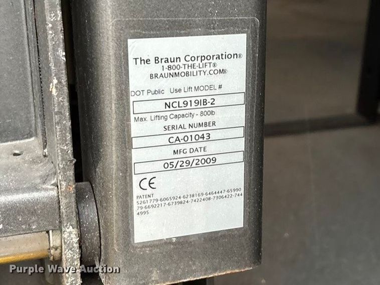 image for item FG0148 2009 Ford E350 Super Duty shuttle bus