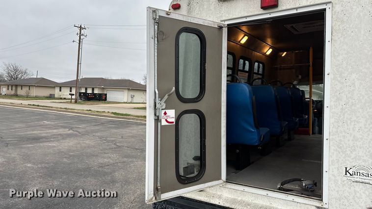 image for item FG0148 2009 Ford E350 Super Duty shuttle bus