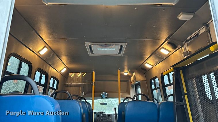 image for item FG0148 2009 Ford E350 Super Duty shuttle bus