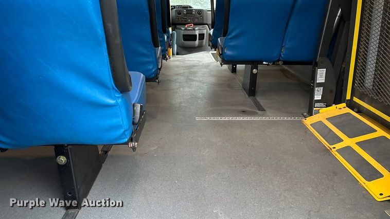 image for item FG0148 2009 Ford E350 Super Duty shuttle bus