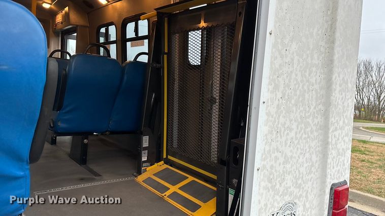 image for item FG0148 2009 Ford E350 Super Duty shuttle bus