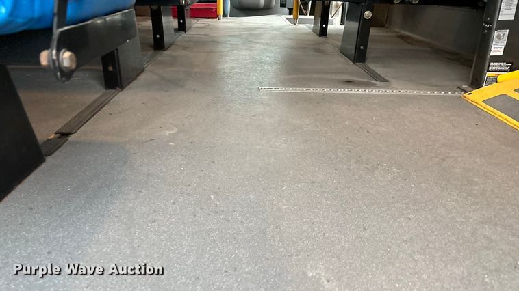 image for item FG0148 2009 Ford E350 Super Duty shuttle bus