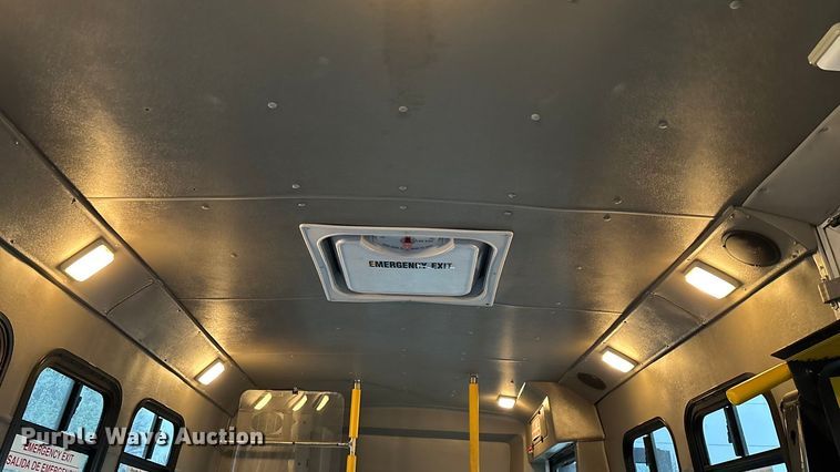 image for item FG0148 2009 Ford E350 Super Duty shuttle bus