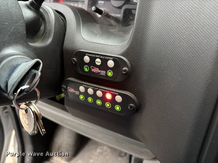 image for item FG0148 2009 Ford E350 Super Duty shuttle bus