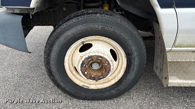 image for item FG0148 2009 Ford E350 Super Duty shuttle bus