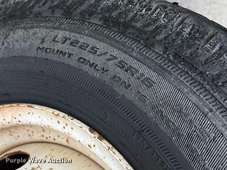 image for item FG0148 2009 Ford E350 Super Duty shuttle bus