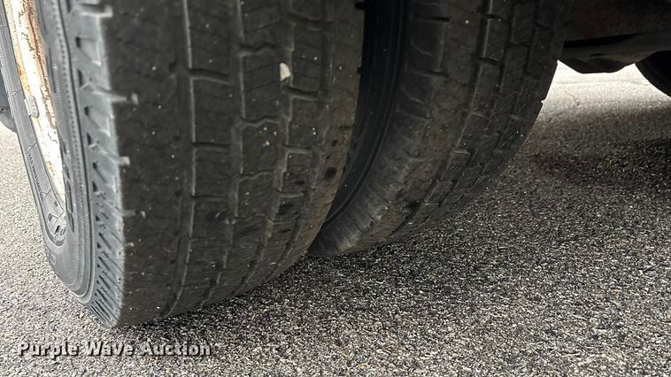 image for item FG0148 2009 Ford E350 Super Duty shuttle bus