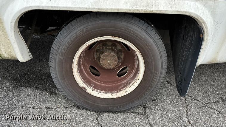 image for item FG0148 2009 Ford E350 Super Duty shuttle bus