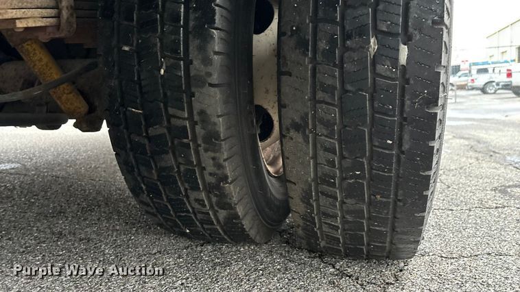 image for item FG0148 2009 Ford E350 Super Duty shuttle bus