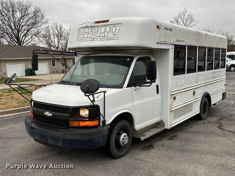 image for item FG0149 2009 Chevrolet Express shuttle bus