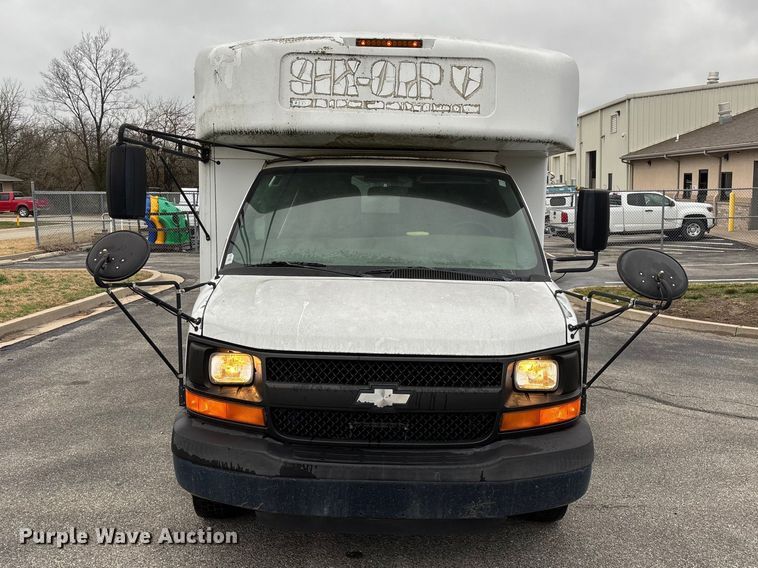 image for item FG0149 2009 Chevrolet Express shuttle bus