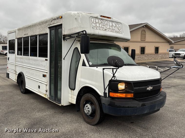 image for item FG0149 2009 Chevrolet Express shuttle bus