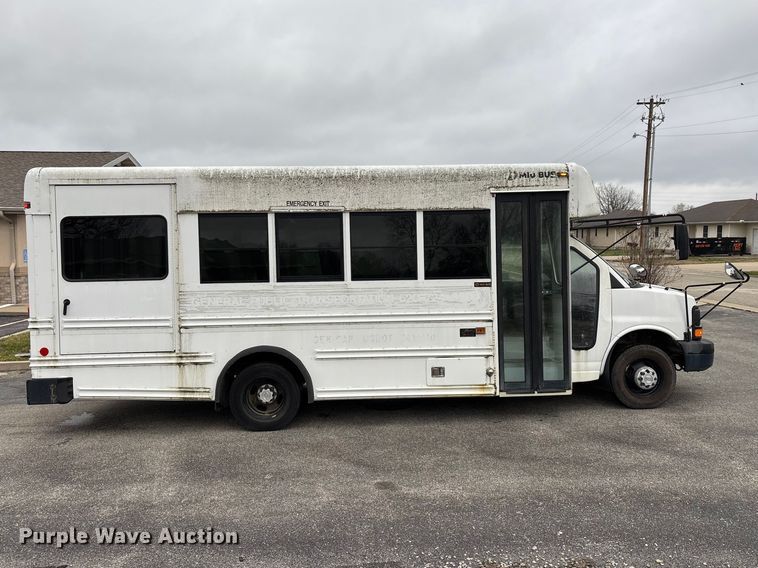 image for item FG0149 2009 Chevrolet Express shuttle bus