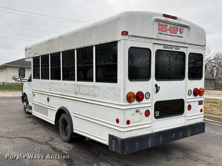 image for item FG0149 2009 Chevrolet Express shuttle bus