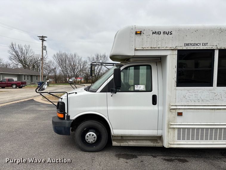image for item FG0149 2009 Chevrolet Express shuttle bus