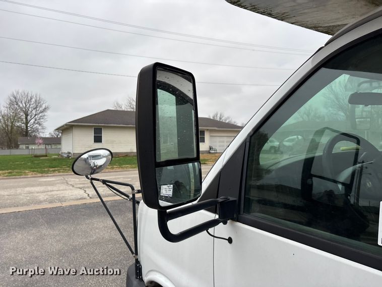 image for item FG0149 2009 Chevrolet Express shuttle bus