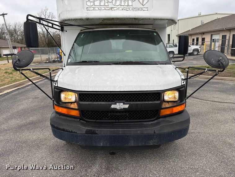 image for item FG0149 2009 Chevrolet Express shuttle bus