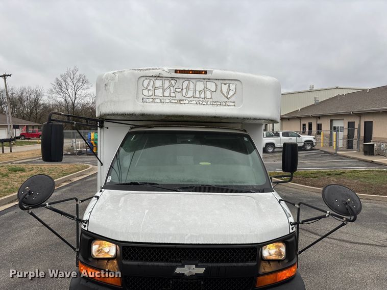 image for item FG0149 2009 Chevrolet Express shuttle bus