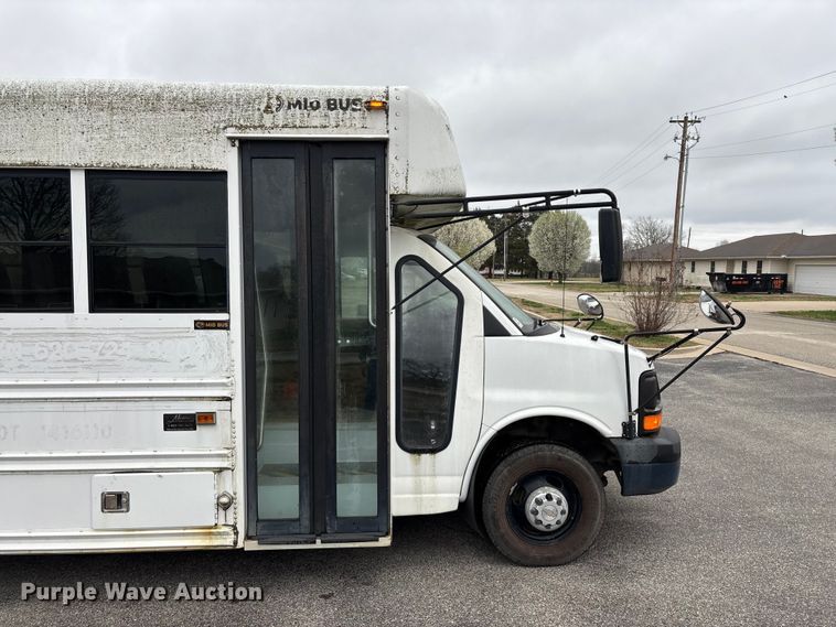 image for item FG0149 2009 Chevrolet Express shuttle bus