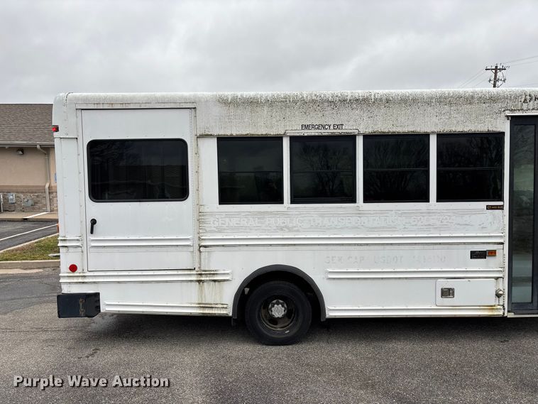 image for item FG0149 2009 Chevrolet Express shuttle bus