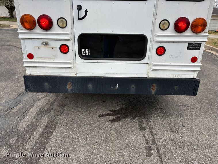 image for item FG0149 2009 Chevrolet Express shuttle bus