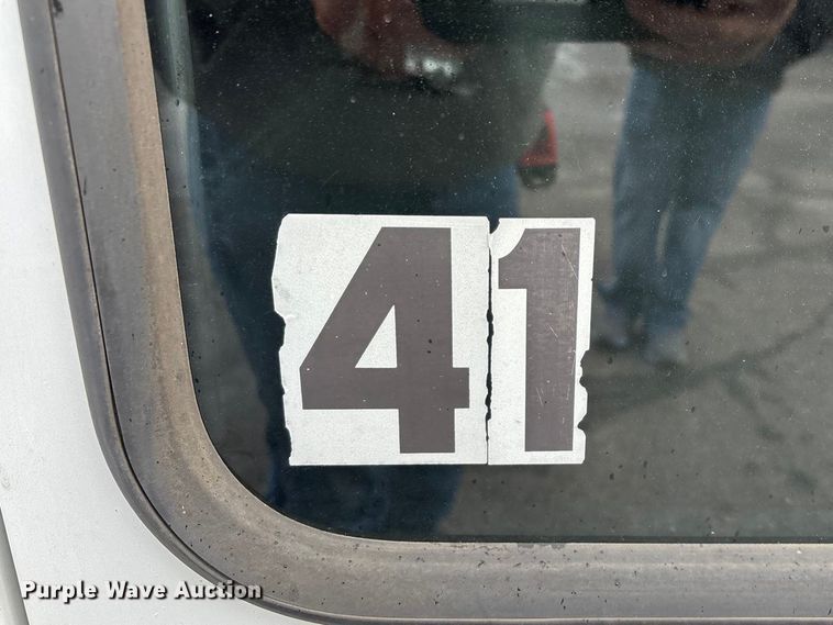 image for item FG0149 2009 Chevrolet Express shuttle bus