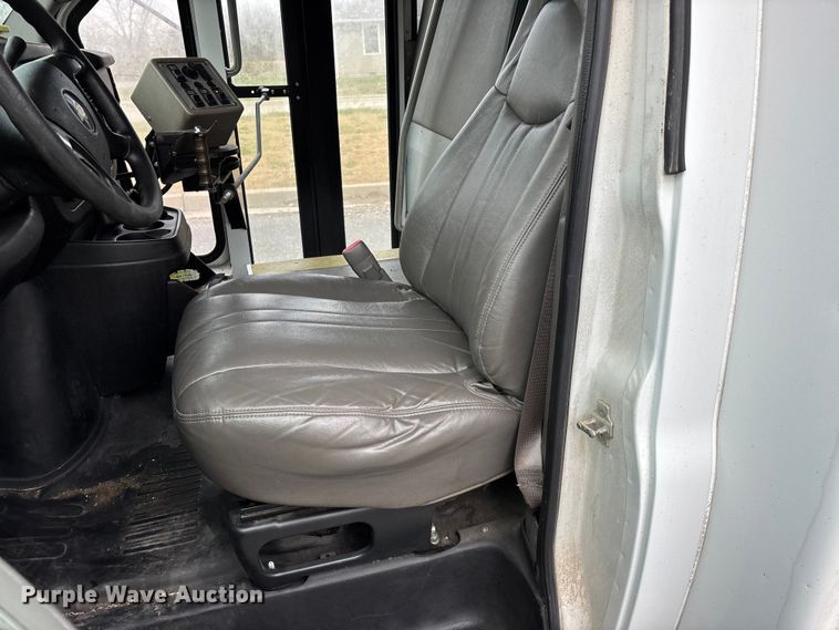 image for item FG0149 2009 Chevrolet Express shuttle bus