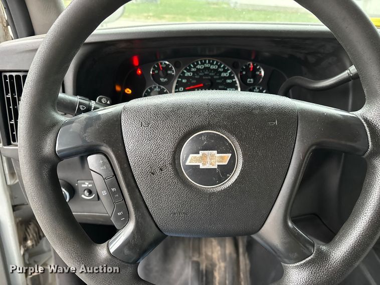 image for item FG0149 2009 Chevrolet Express shuttle bus