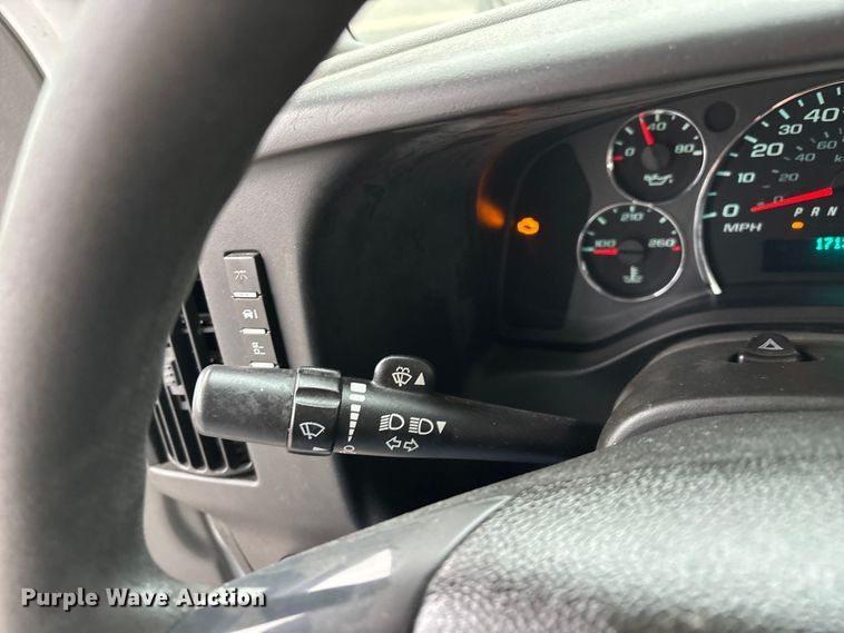 image for item FG0149 2009 Chevrolet Express shuttle bus