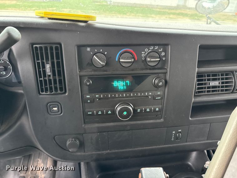 image for item FG0149 2009 Chevrolet Express shuttle bus