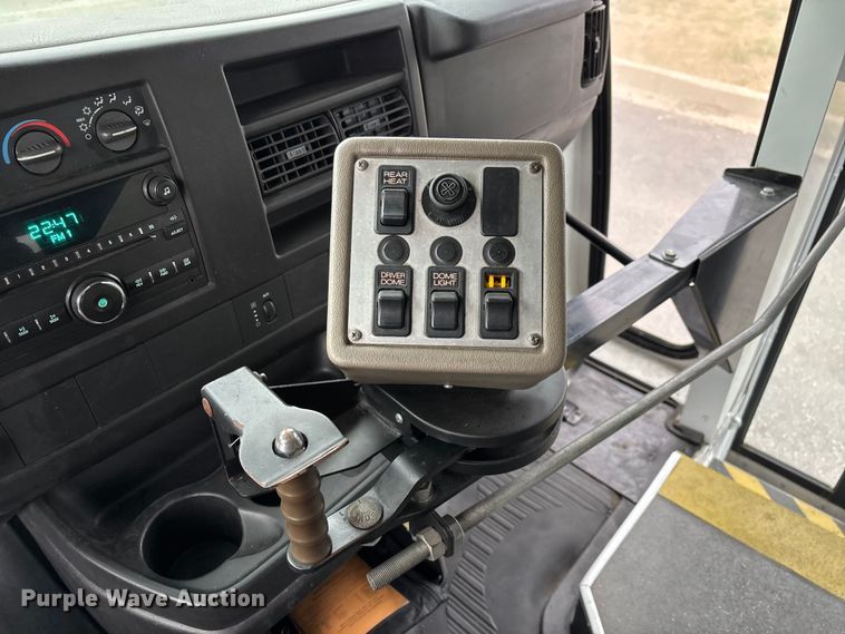 image for item FG0149 2009 Chevrolet Express shuttle bus