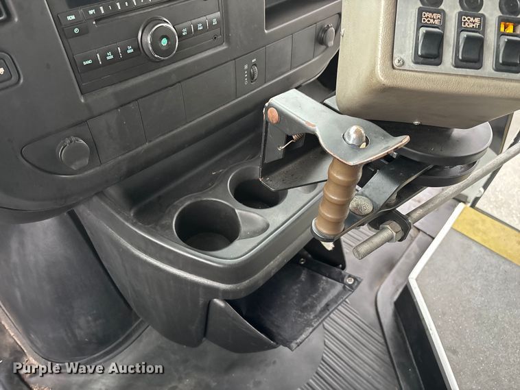 image for item FG0149 2009 Chevrolet Express shuttle bus