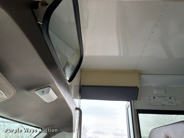 image for item FG0149 2009 Chevrolet Express shuttle bus