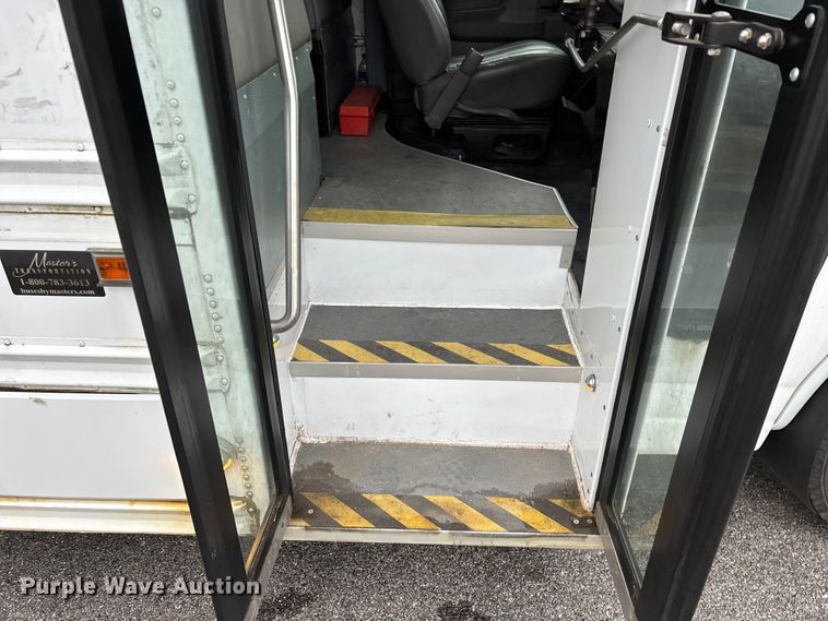 image for item FG0149 2009 Chevrolet Express shuttle bus