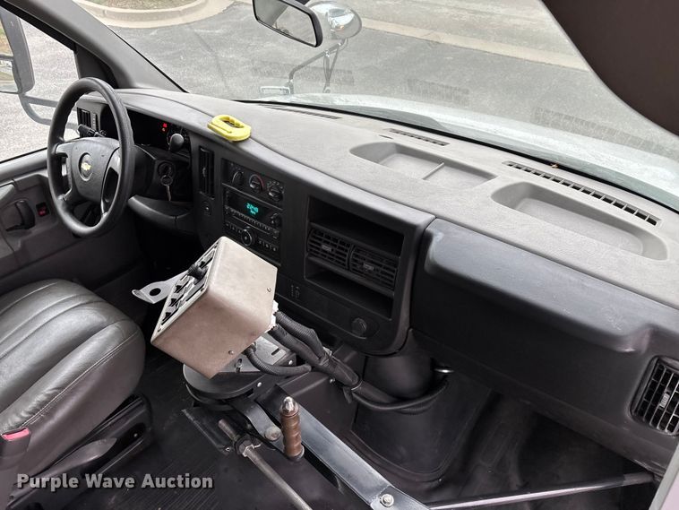 image for item FG0149 2009 Chevrolet Express shuttle bus