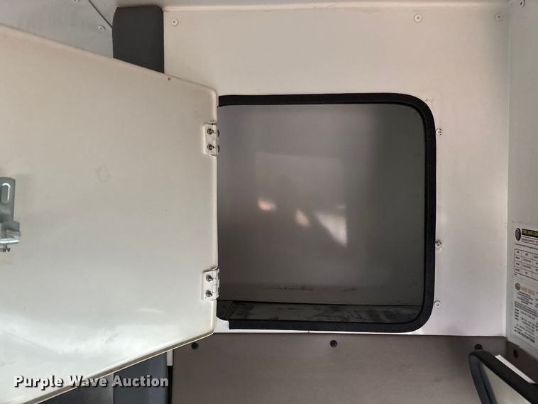 image for item FG0149 2009 Chevrolet Express shuttle bus