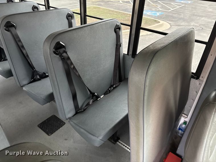 image for item FG0149 2009 Chevrolet Express shuttle bus