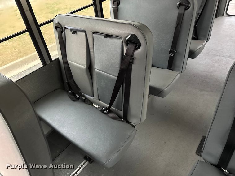 image for item FG0149 2009 Chevrolet Express shuttle bus