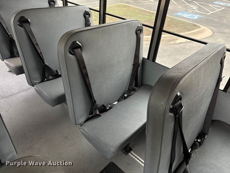 image for item FG0149 2009 Chevrolet Express shuttle bus