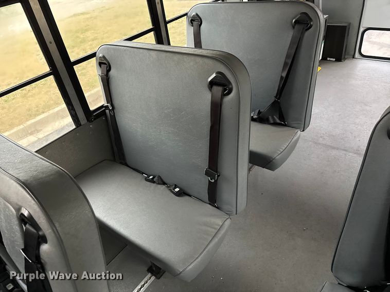 image for item FG0149 2009 Chevrolet Express shuttle bus