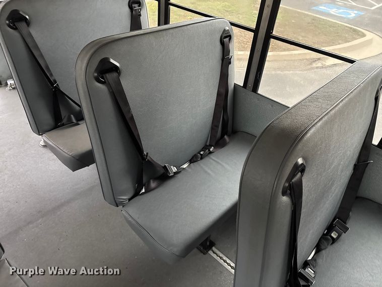 image for item FG0149 2009 Chevrolet Express shuttle bus